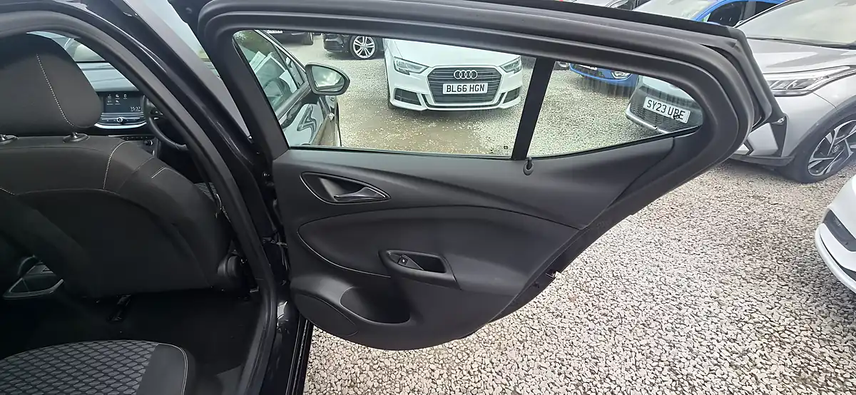 Used 2016 Vauxhall Astra Design Black - Interior and Exterior details 15