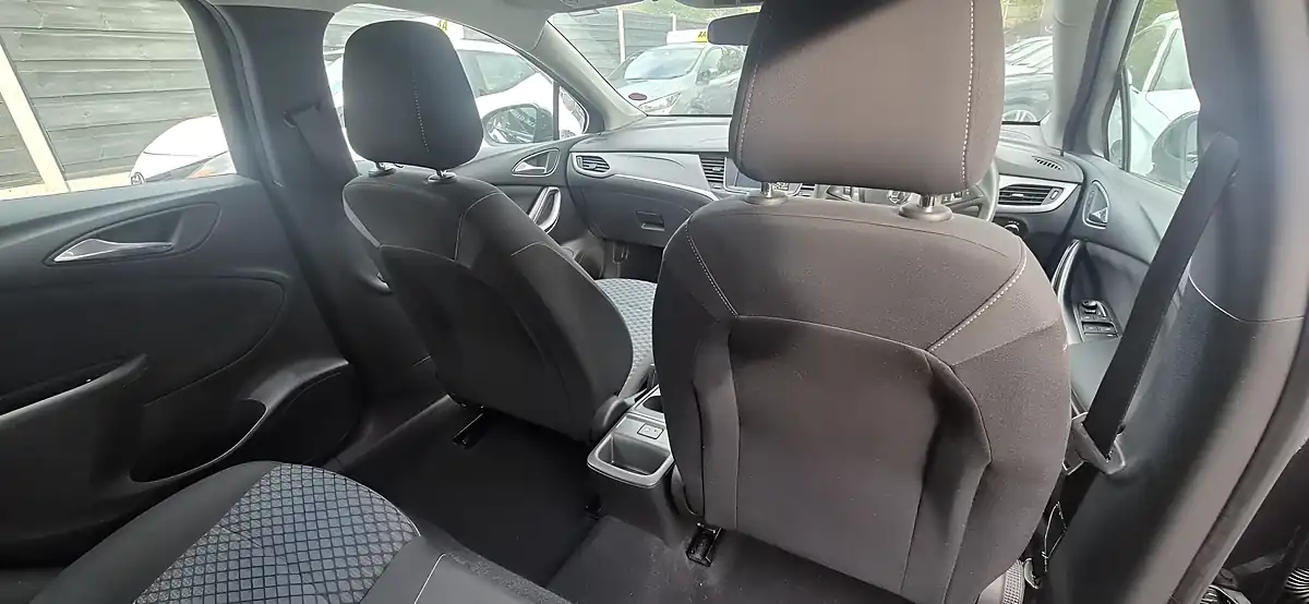 Used 2016 Vauxhall Astra Design Black - Interior and Exterior details 16