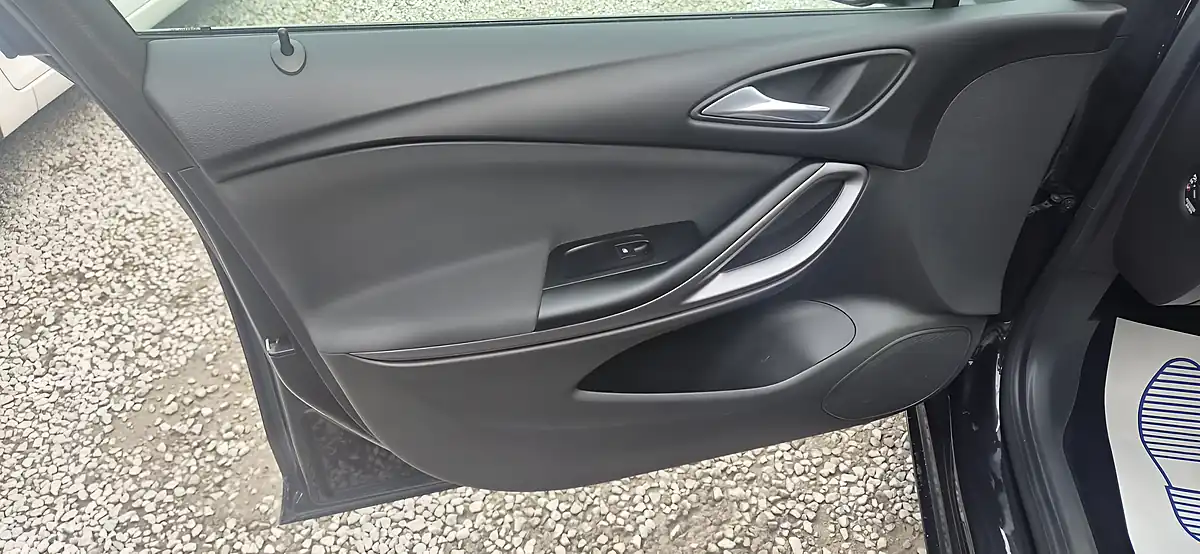 Used 2016 Vauxhall Astra Design Black - Interior and Exterior details 18