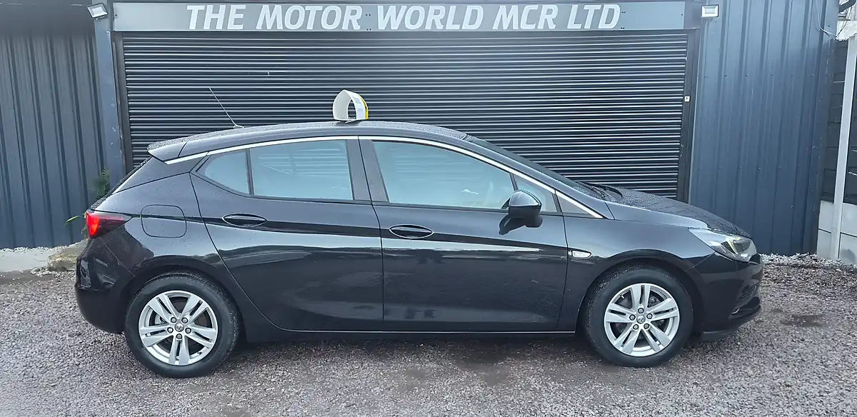 Used 2016 Vauxhall Astra Design Black - Interior and Exterior details 5