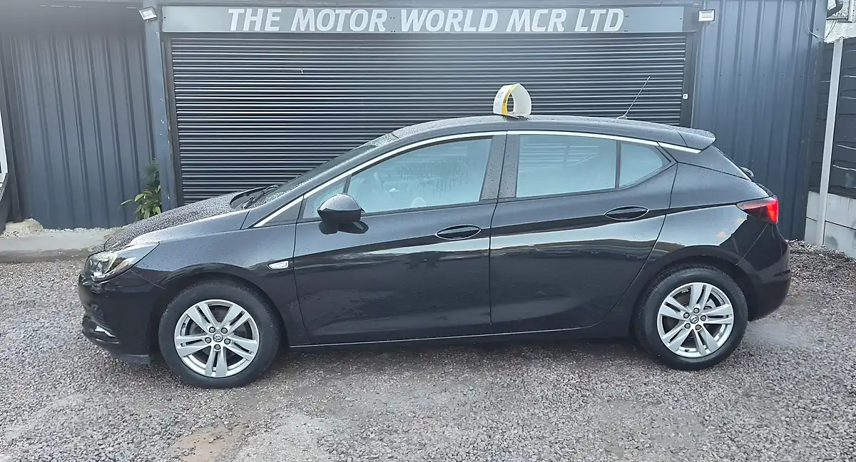 Used 2016 Vauxhall Astra Design Black - Interior and Exterior details 9
