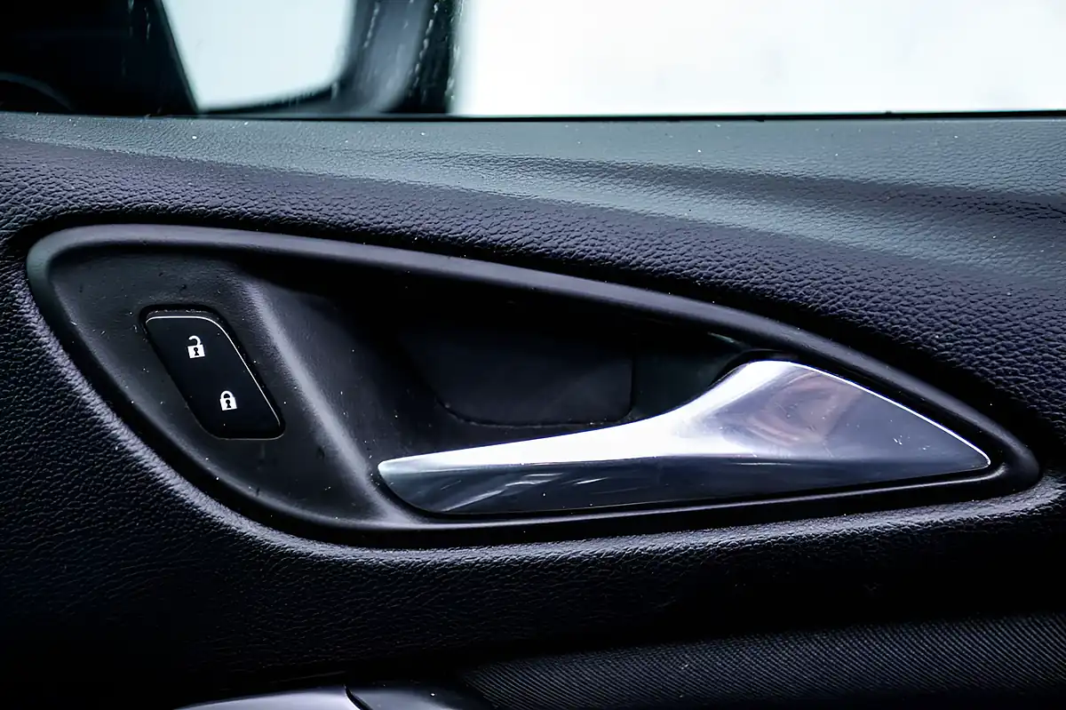 Used 2016 Vauxhall Astra Design Black - Interior and Exterior details 15