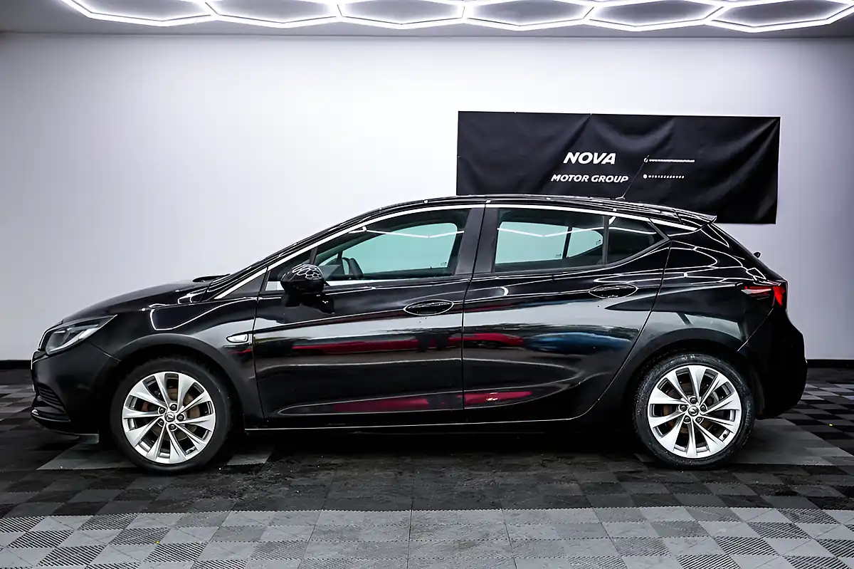 Used 2016 Vauxhall Astra Design Black - Interior and Exterior details 4