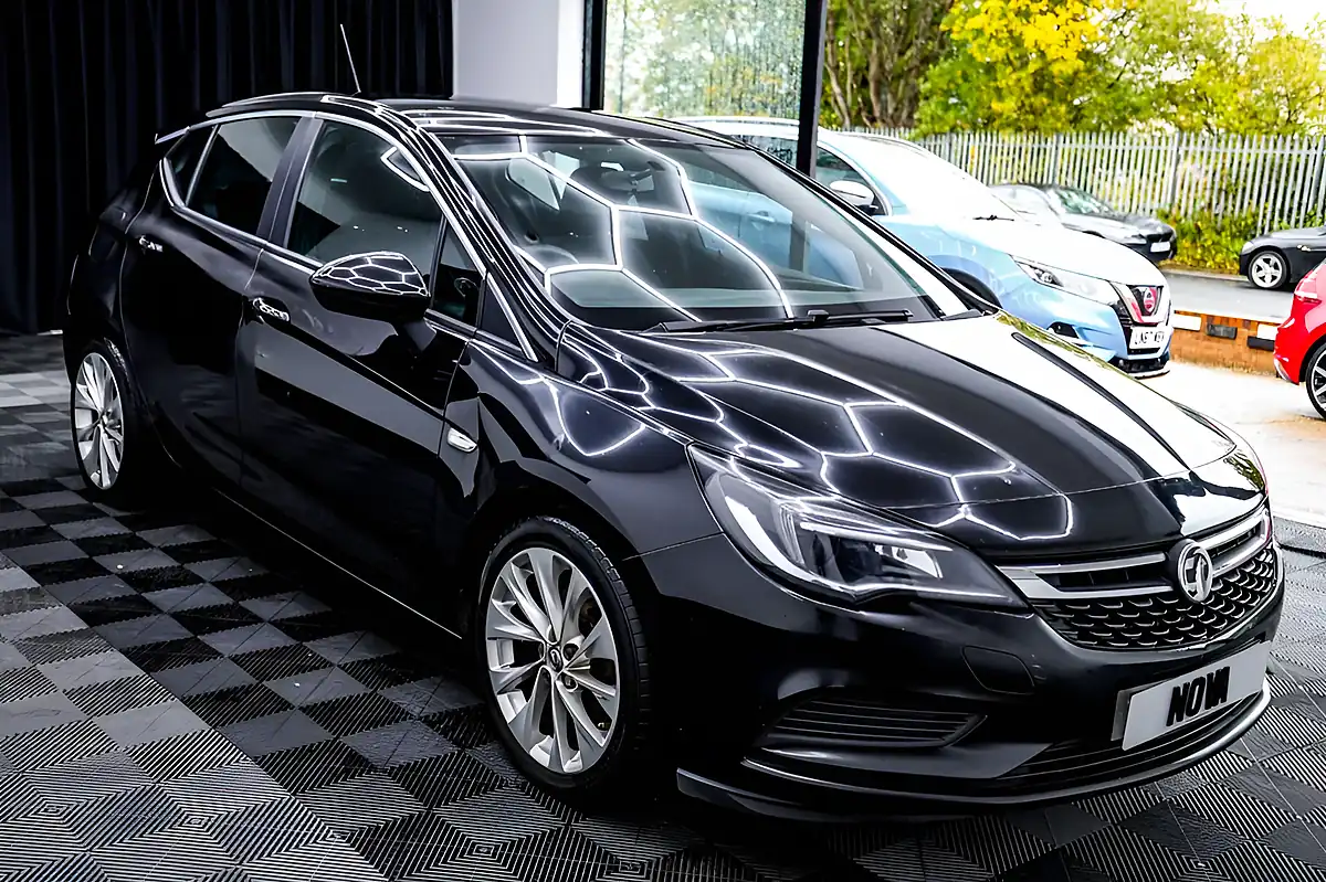 Used 2016 Vauxhall Astra Design Black - Interior and Exterior details 7