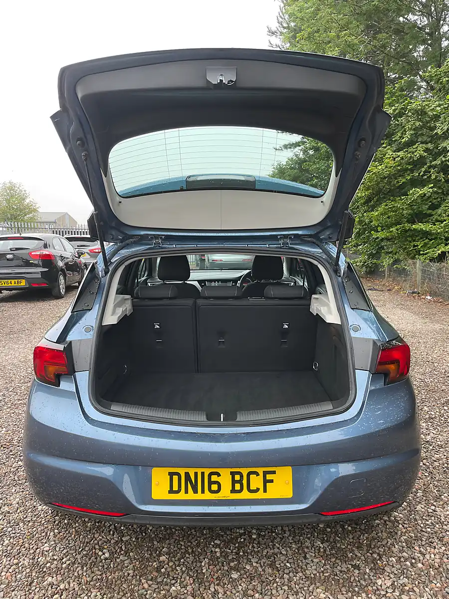 Used 2016 Vauxhall Astra Design Blue - Interior and Exterior details 10
