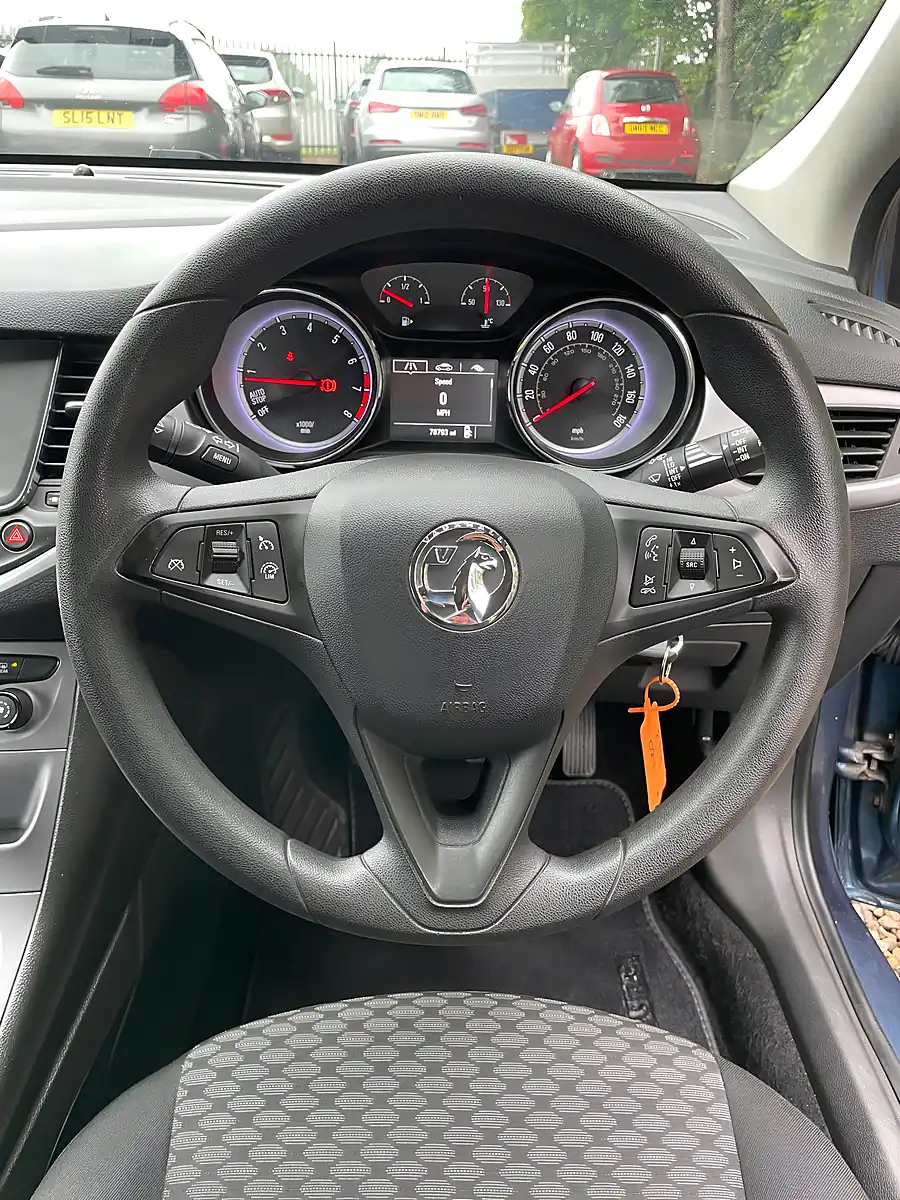 Used 2016 Vauxhall Astra Design Blue - Interior and Exterior details 12