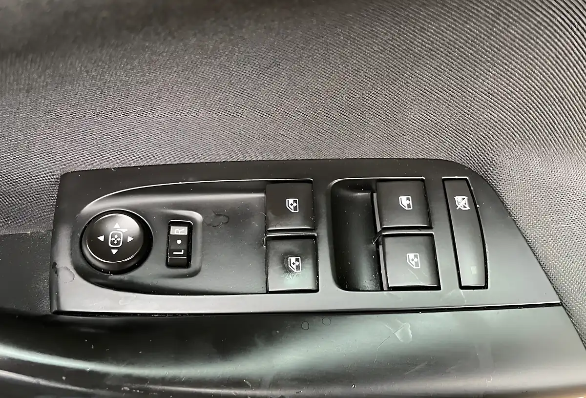 Used 2016 Vauxhall Astra Design Blue - Interior and Exterior details 16