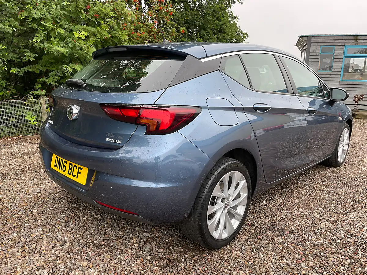 Used 2016 Vauxhall Astra Design Blue - Interior and Exterior details 3