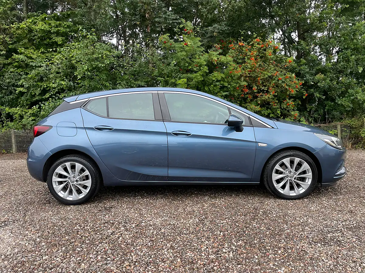 Used 2016 Vauxhall Astra Design Blue - Interior and Exterior details 5