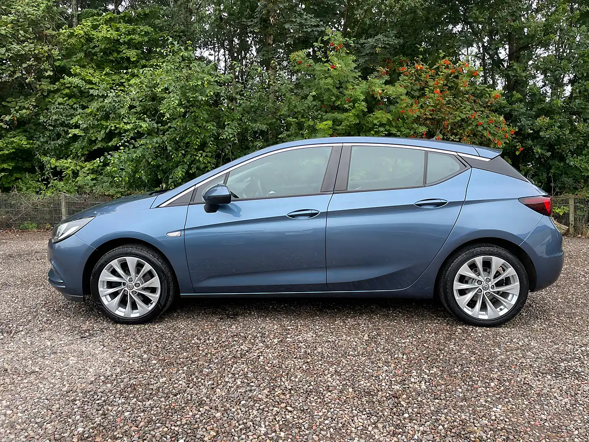 Used 2016 Vauxhall Astra Design Blue - Interior and Exterior details 6