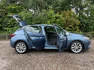 Used 2016 Vauxhall Astra Design Blue - Interior and Exterior details 7
