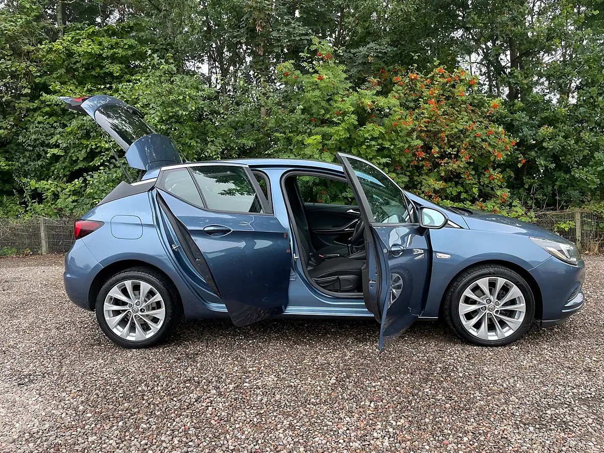 Used 2016 Vauxhall Astra Design Blue - Interior and Exterior details 7