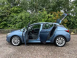Used 2016 Vauxhall Astra Design Blue - Interior and Exterior details 8