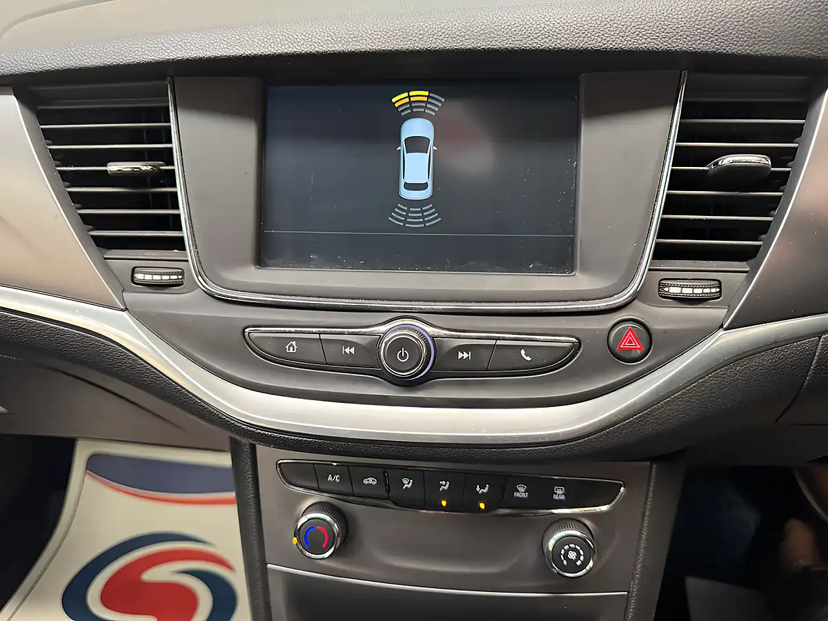 Used 2016 Vauxhall Astra Design Blue - Interior and Exterior details 14