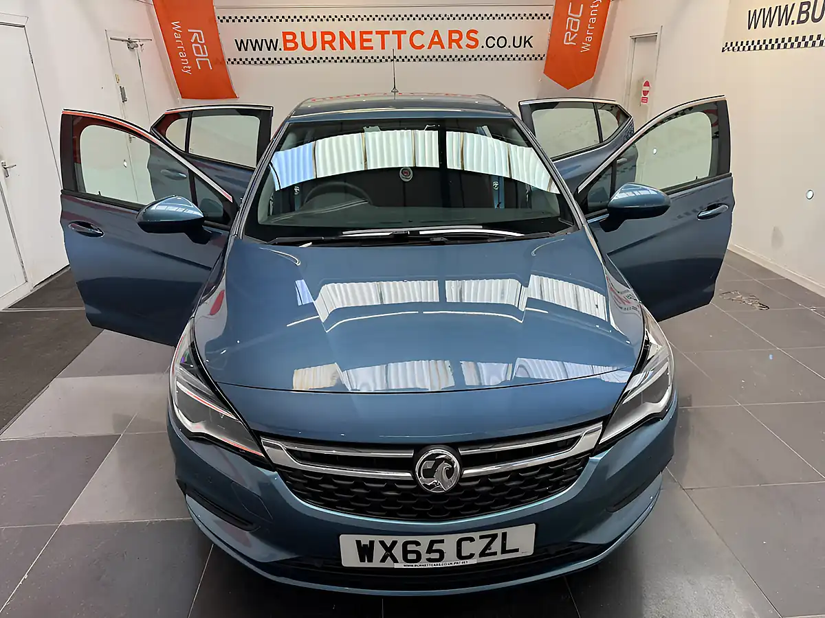 Used 2016 Vauxhall Astra Design Blue - Interior and Exterior details 19