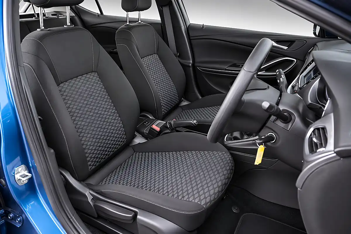 Used 2016 Vauxhall Astra Design Blue - Interior and Exterior details 16