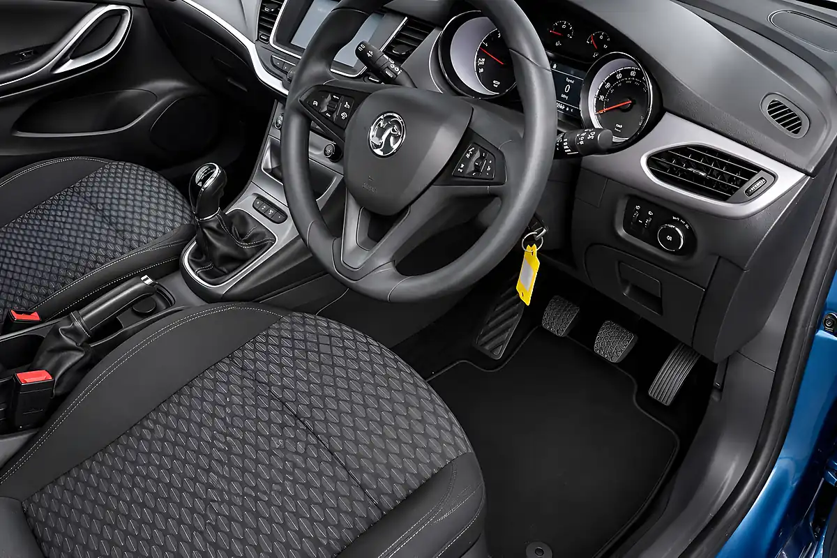 Used 2016 Vauxhall Astra Design Blue - Interior and Exterior details 19