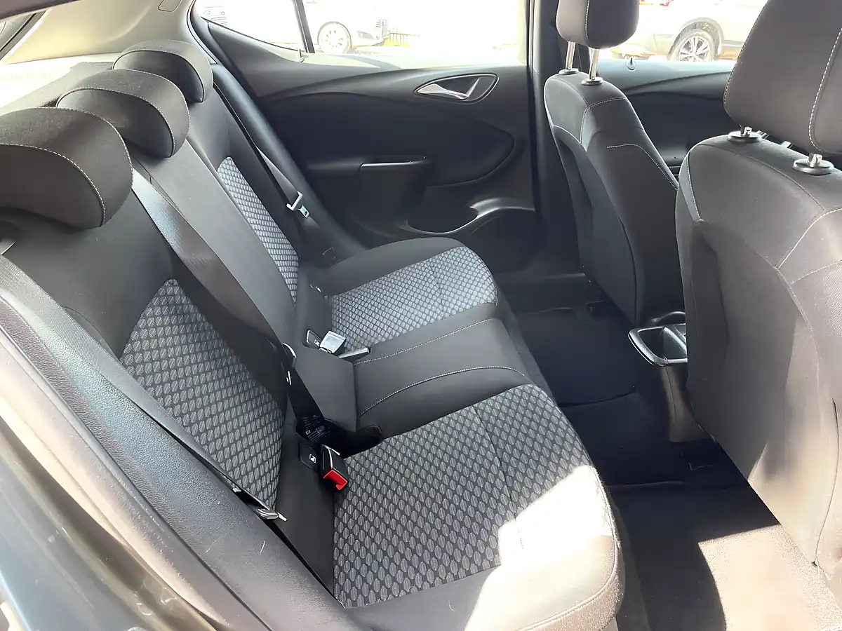 Used 2016 Vauxhall Astra Design Grey - Interior and Exterior details 11