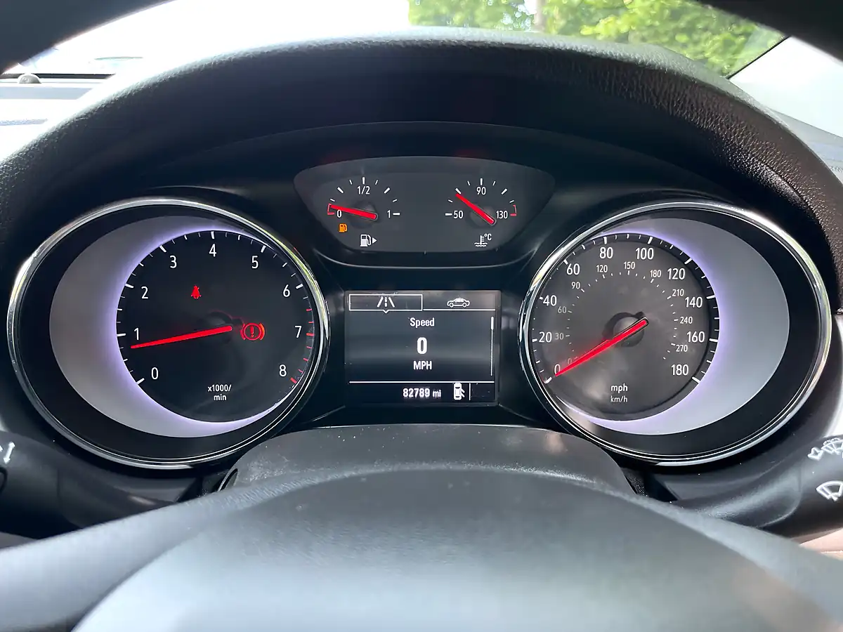 Used 2016 Vauxhall Astra Design Grey - Interior and Exterior details 13