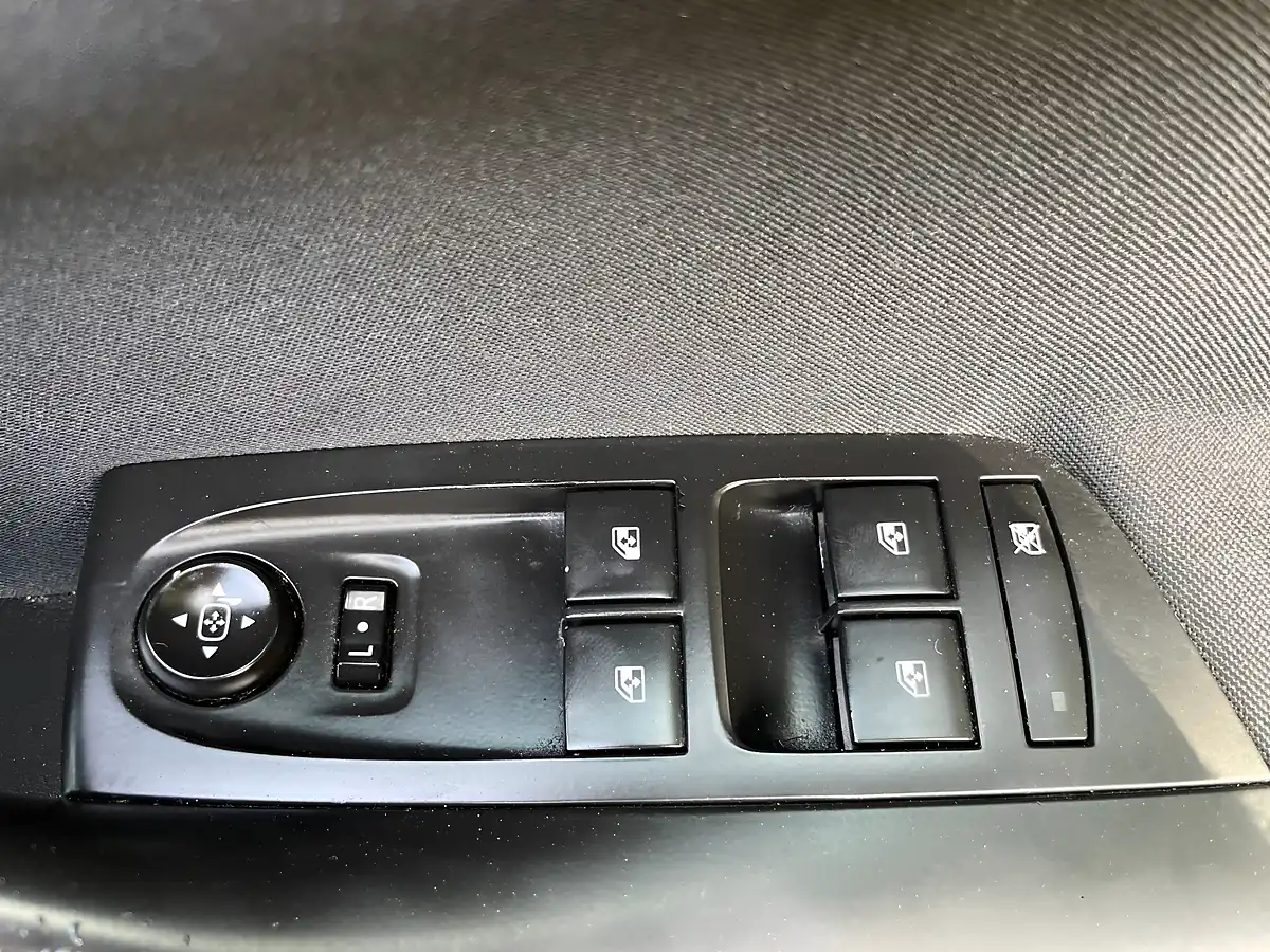 Used 2016 Vauxhall Astra Design Grey - Interior and Exterior details 16