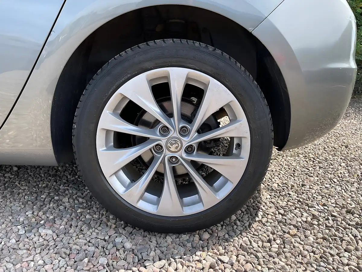 Used 2016 Vauxhall Astra Design Grey - Interior and Exterior details 19