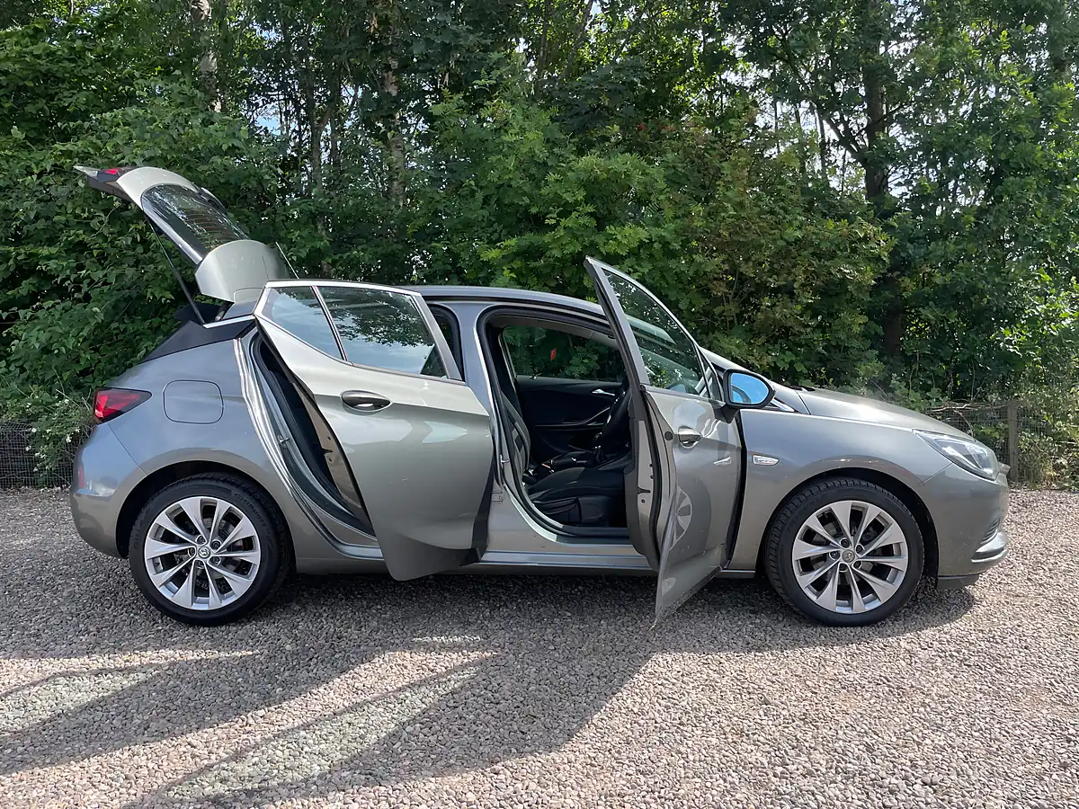 Used 2016 Vauxhall Astra Design Grey - Interior and Exterior details 7