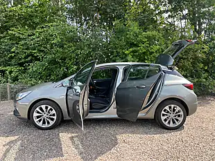 Used 2016 Vauxhall Astra Design Grey - Interior and Exterior details 8