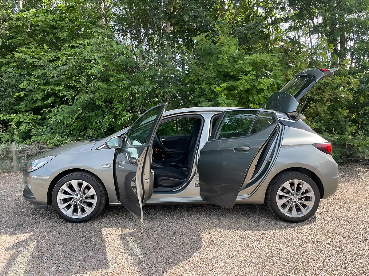 Used 2016 Vauxhall Astra Design Grey - Interior and Exterior details 8