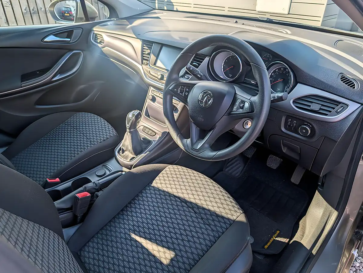 Used 2016 Vauxhall Astra Design Grey - Interior and Exterior details 13