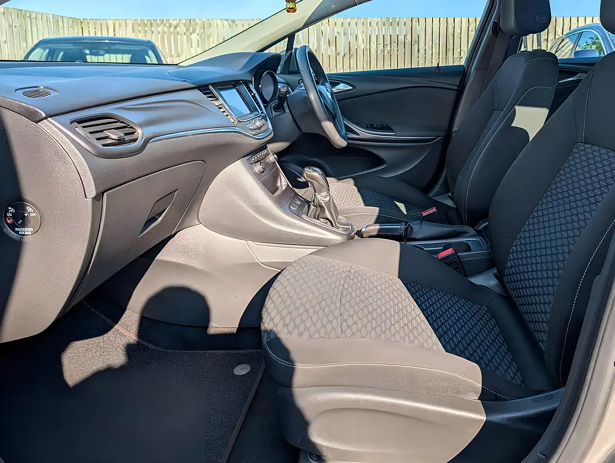 Used 2016 Vauxhall Astra Design Grey - Interior and Exterior details 19