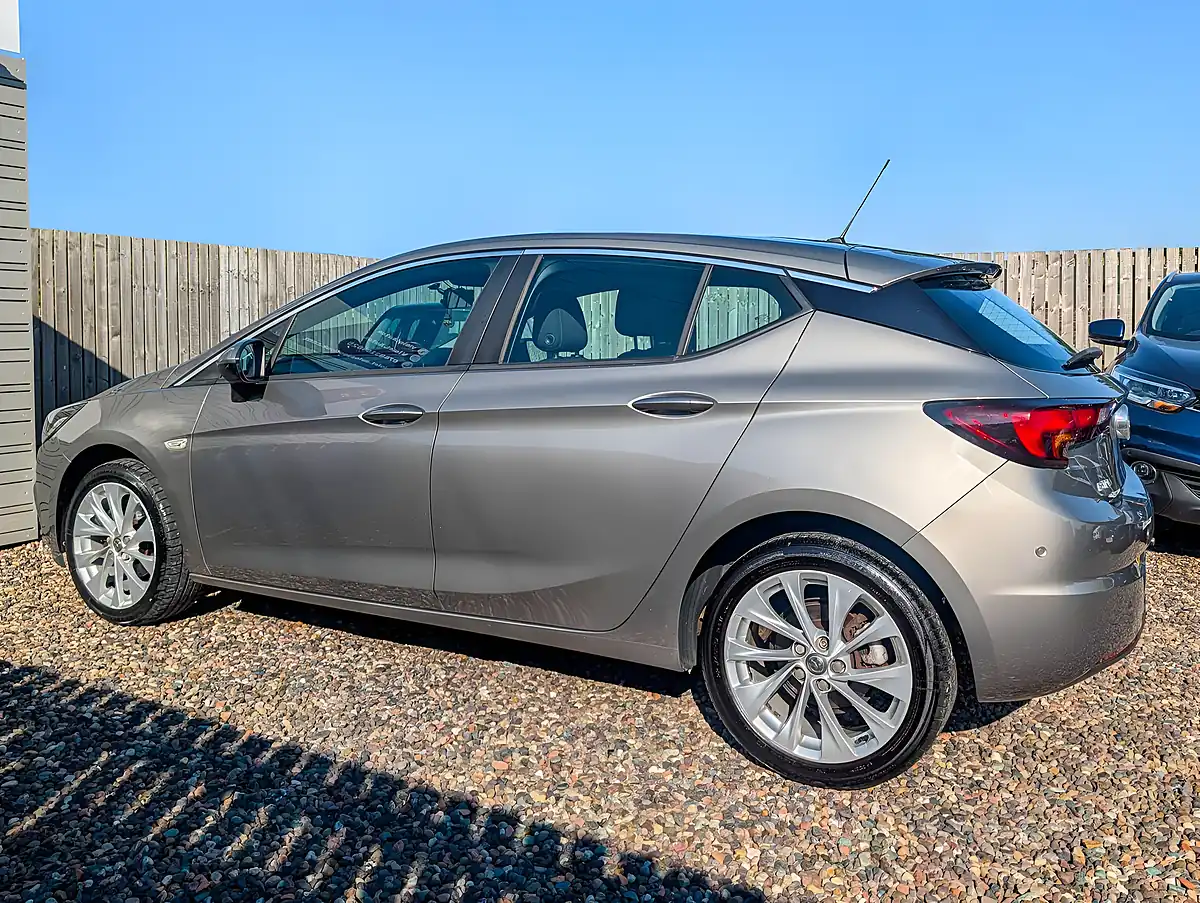 Used 2016 Vauxhall Astra Design Grey - Interior and Exterior details 9