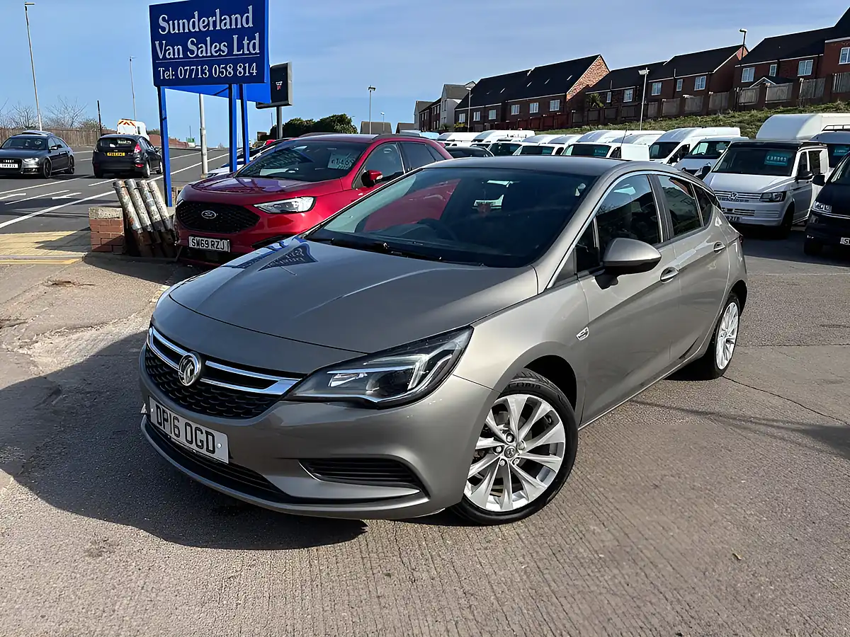 Used 2016 Vauxhall Astra Design Grey - Front View