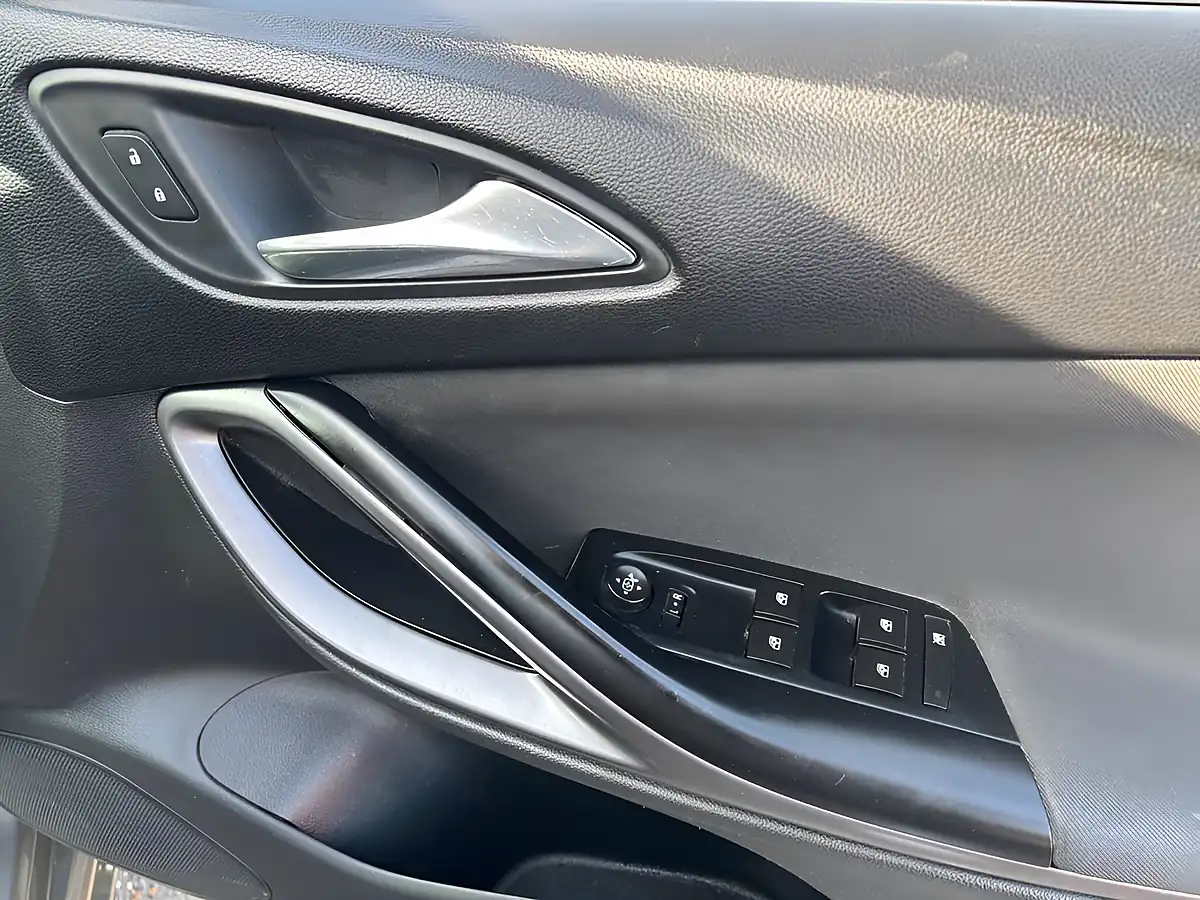 Used 2016 Vauxhall Astra Design Grey - Interior and Exterior details 12