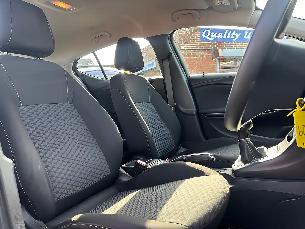 Used 2016 Vauxhall Astra Design Grey - Interior and Exterior details 16