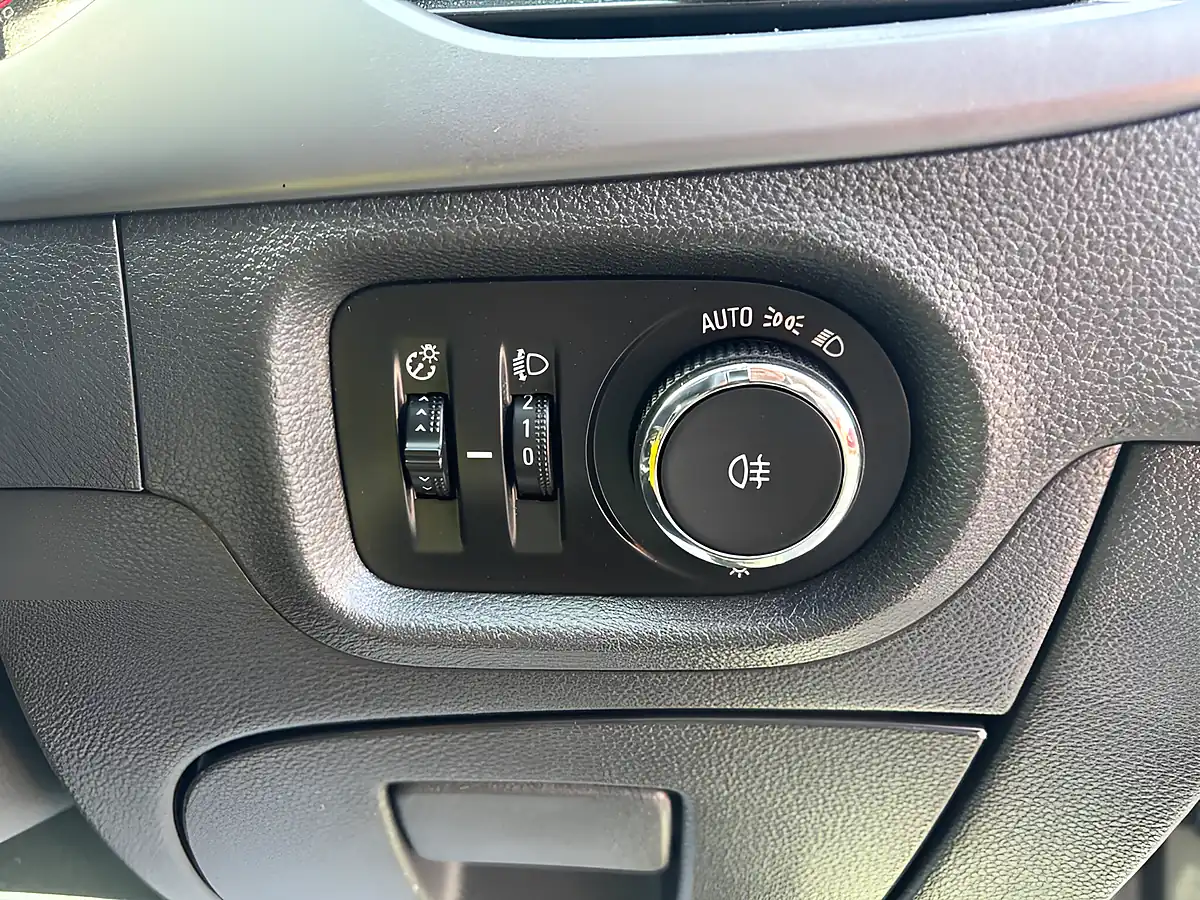 Used 2016 Vauxhall Astra Design Grey - Interior and Exterior details 17
