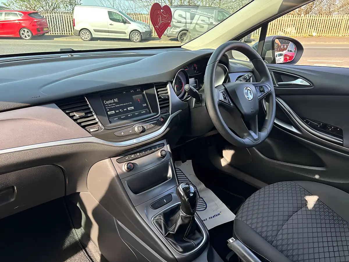 Used 2016 Vauxhall Astra Design Grey - Interior and Exterior details 18