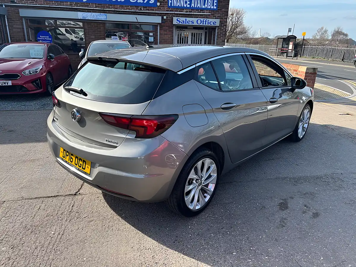 Used 2016 Vauxhall Astra Design Grey - Interior and Exterior details 5