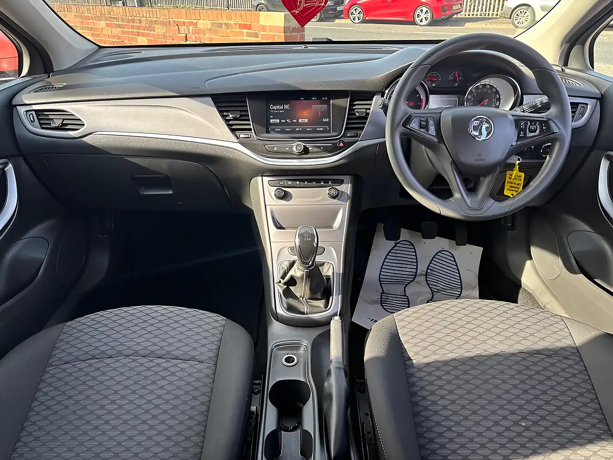Used 2016 Vauxhall Astra Design Grey - Interior and Exterior details 8