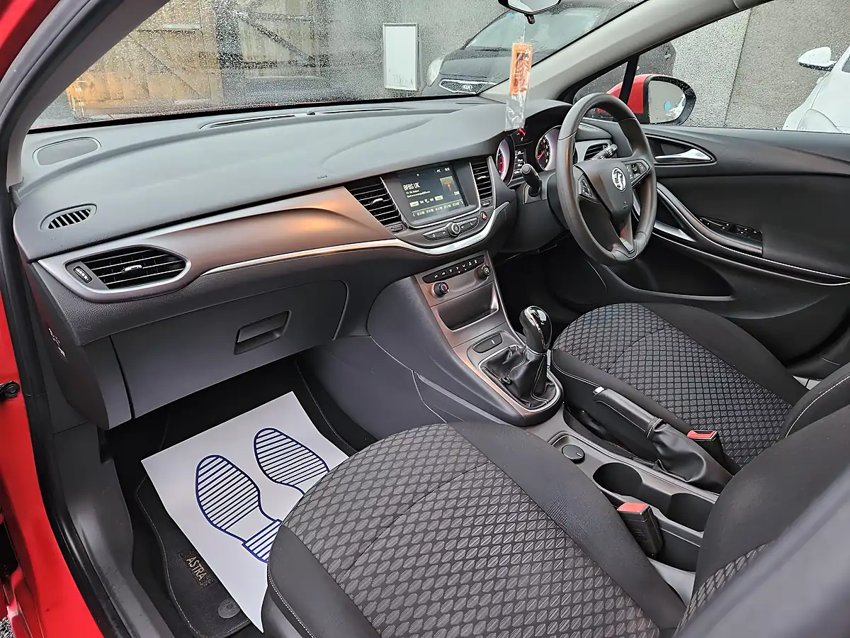 Used 2016 Vauxhall Astra Design Red - Interior and Exterior details 11