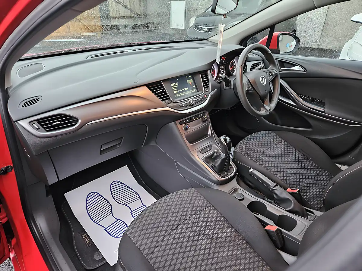 Used 2016 Vauxhall Astra Design Red - Interior and Exterior details 15