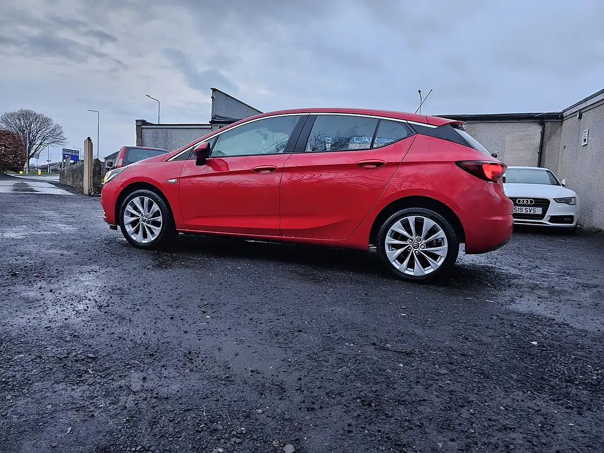 Used 2016 Vauxhall Astra Design Red - Interior and Exterior details 5