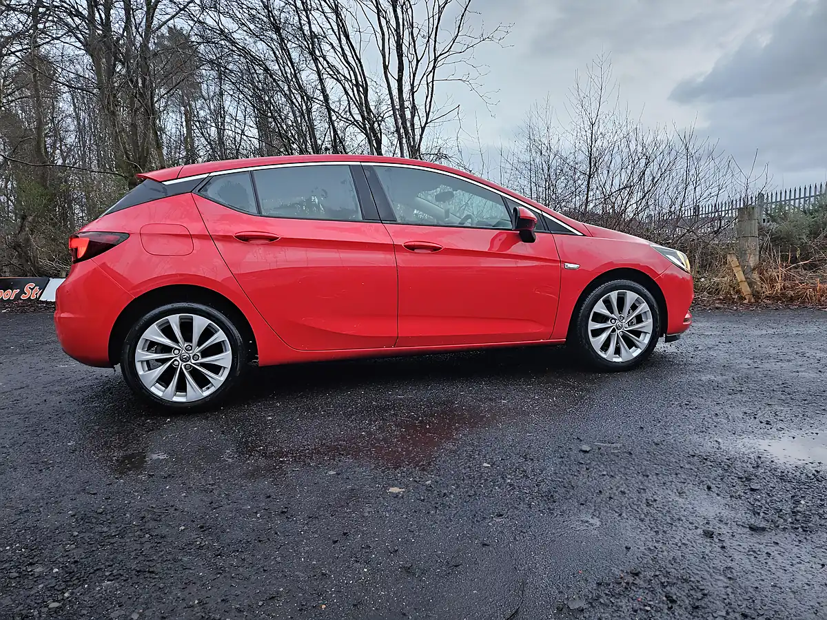Used 2016 Vauxhall Astra Design Red - Interior and Exterior details 6