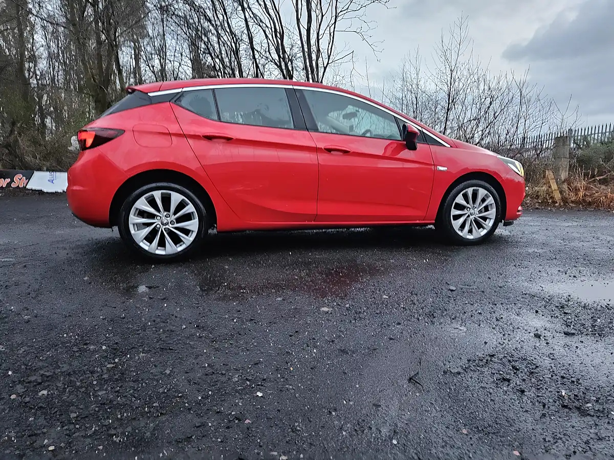 Used 2016 Vauxhall Astra Design Red - Interior and Exterior details 7