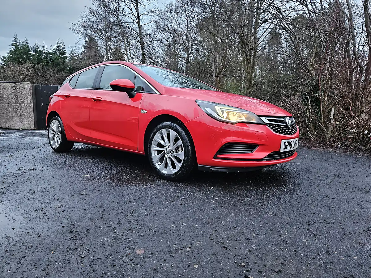 Used 2016 Vauxhall Astra Design Red - Interior and Exterior details 8