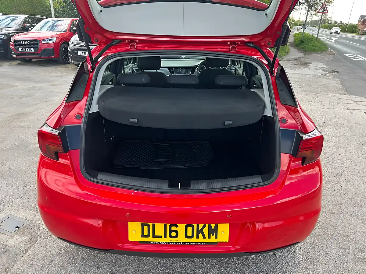 Used 2016 Vauxhall Astra Design Red - Interior and Exterior details 10