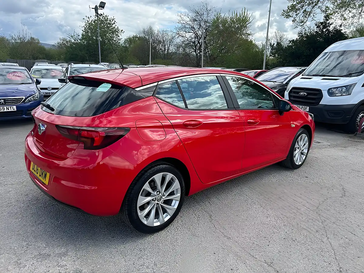 Used 2016 Vauxhall Astra Design Red - Interior and Exterior details 12
