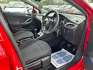 Used 2016 Vauxhall Astra Design Red - Interior and Exterior details 6