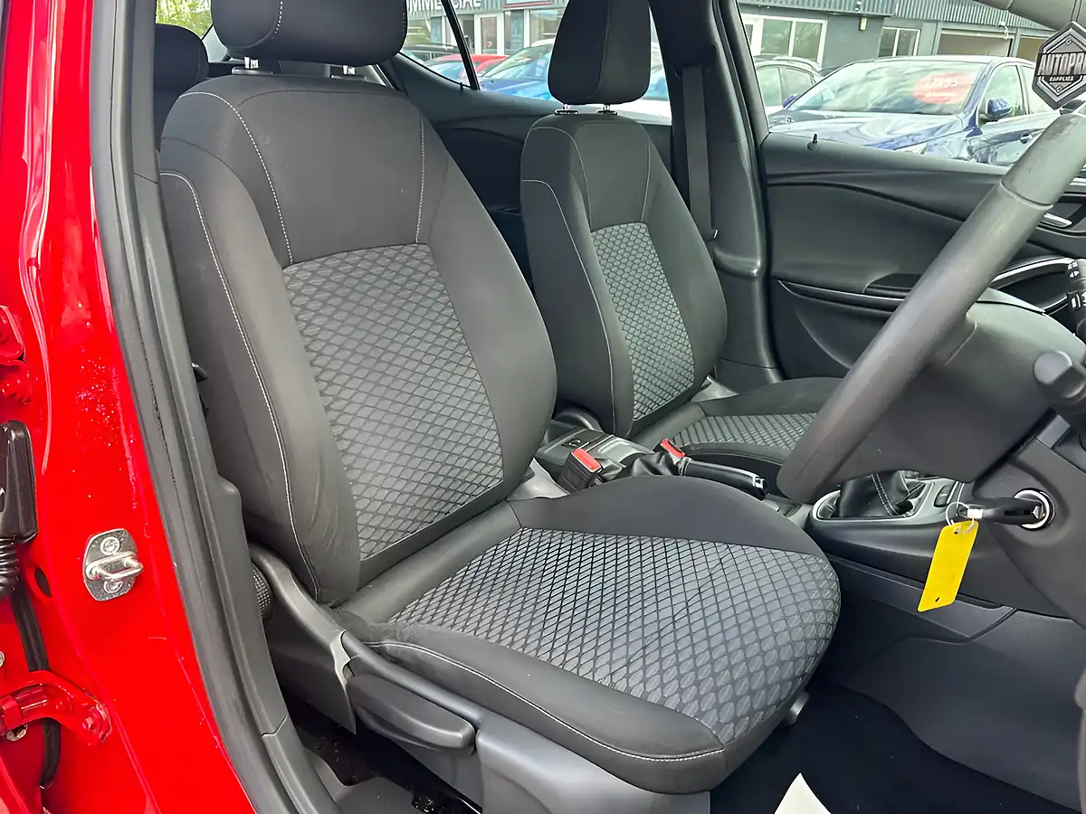 Used 2016 Vauxhall Astra Design Red - Interior and Exterior details 7