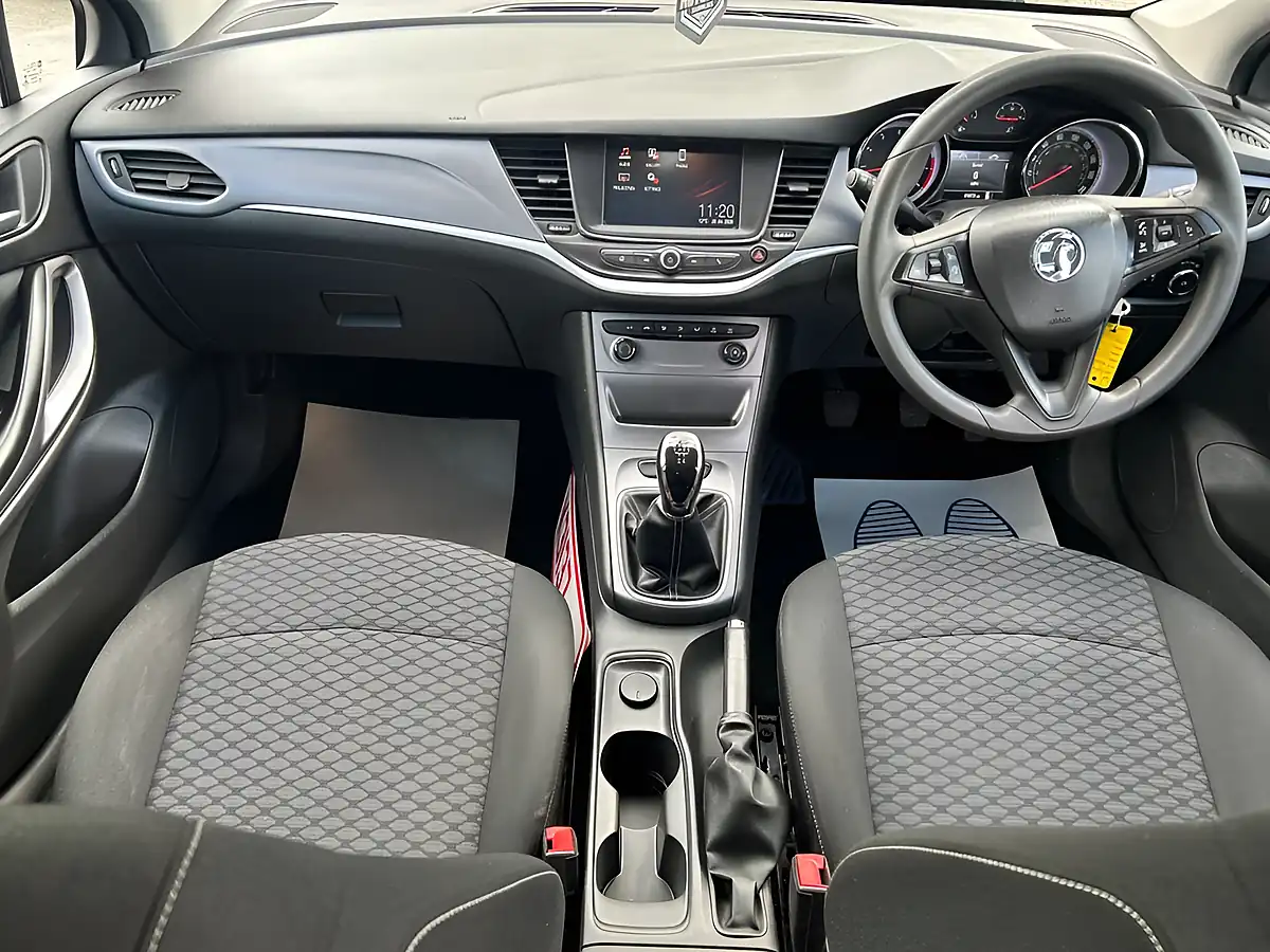 Used 2016 Vauxhall Astra Design Red - Interior and Exterior details 9