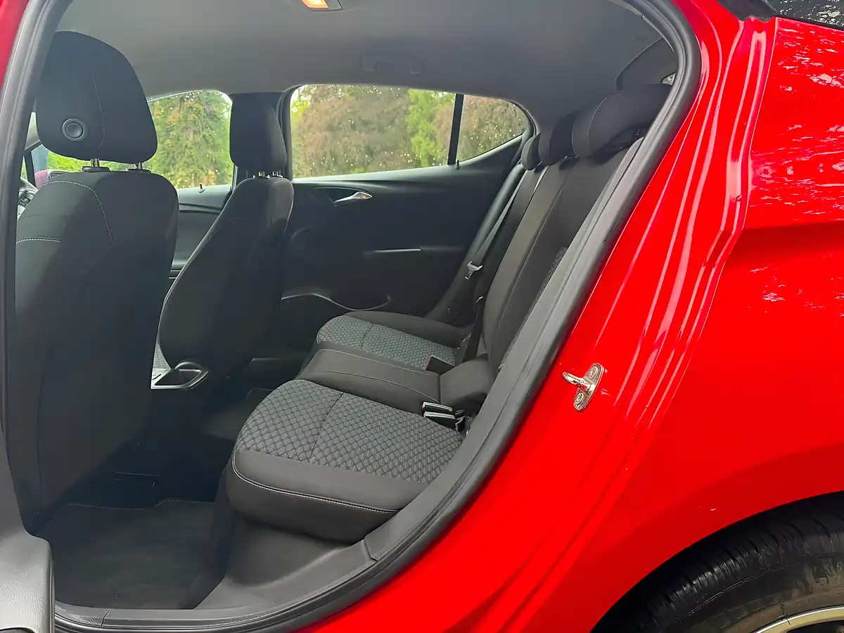 Used 2016 Vauxhall Astra Design Red - Interior and Exterior details 11